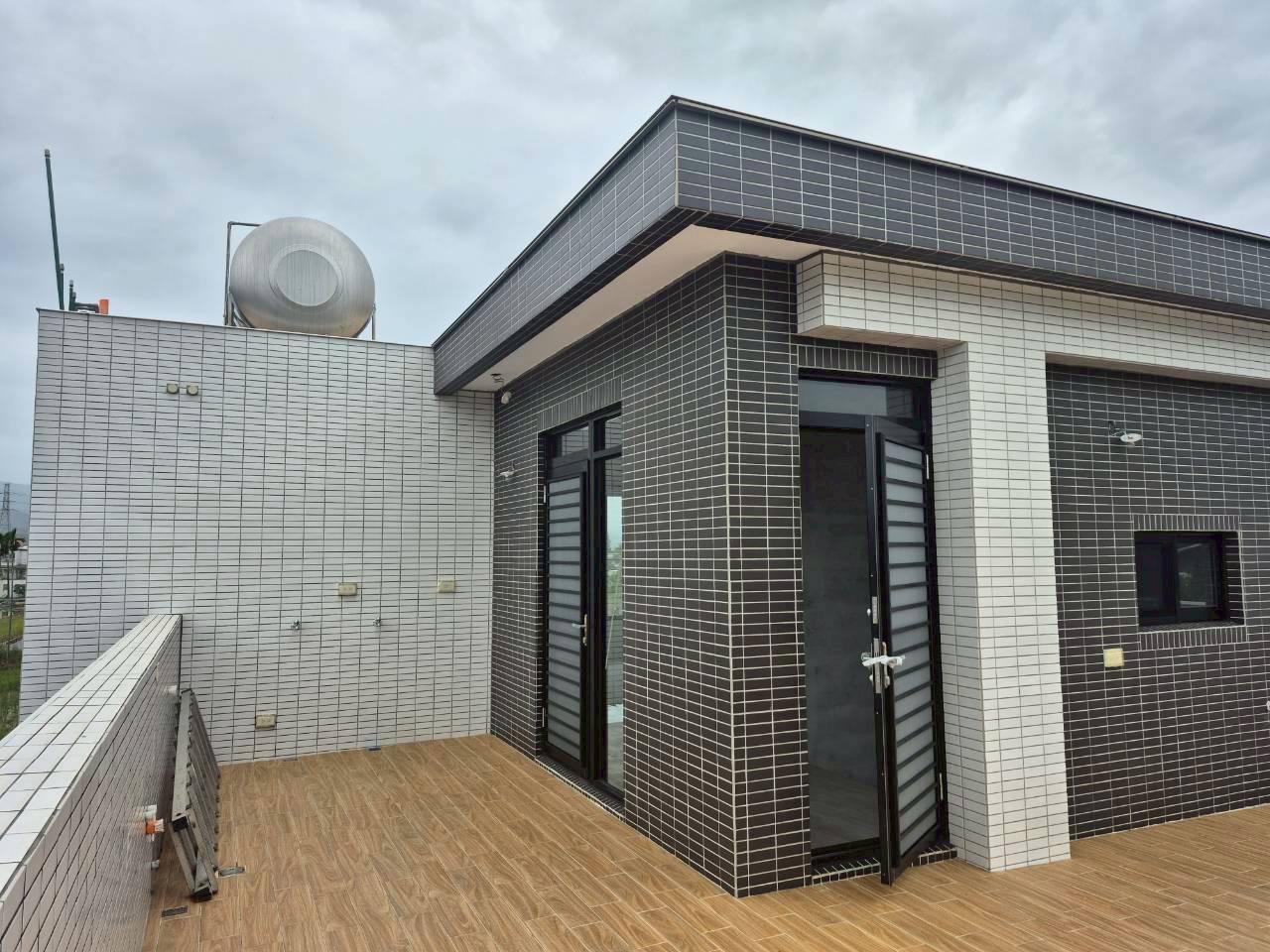 永慶許書豪★冬山國五旁全新五套房電梯農舍